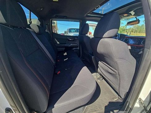 Used 2016 Toyota Tacoma TRD Sport w/ Premium & Technology Package image 11