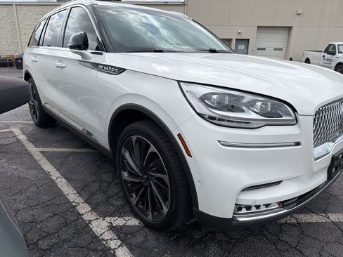 Used 2023 Lincoln Aviator Reserve w/ Equipment Group 201A image 3