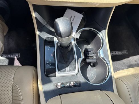 Used 2014 Toyota Highlander Limited w/ Driver Technology Package FWD image 33