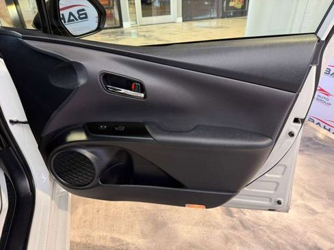 Used 2019 Toyota Prius L Eco FWD image 45