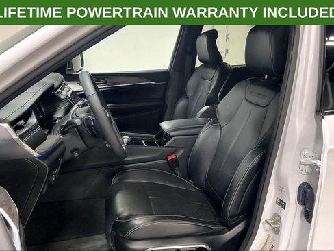 Used 2024 Jeep Grand Cherokee Overland w/ Luxury Tech Group IV image 34