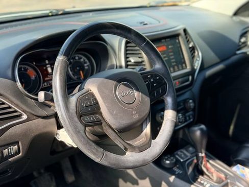 Used 2019 Jeep Cherokee Trailhawk w/ Cold Weather Group AWD/4WD image 9