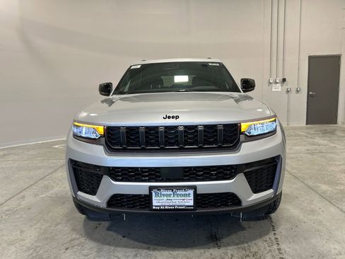 New 2026 Jeep Grand Cherokee Altitude image 3