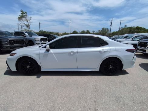 Used 2022 Toyota Camry XSE FWD image 8