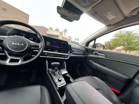 Used 2025 Kia Sportage EX FWD image 12