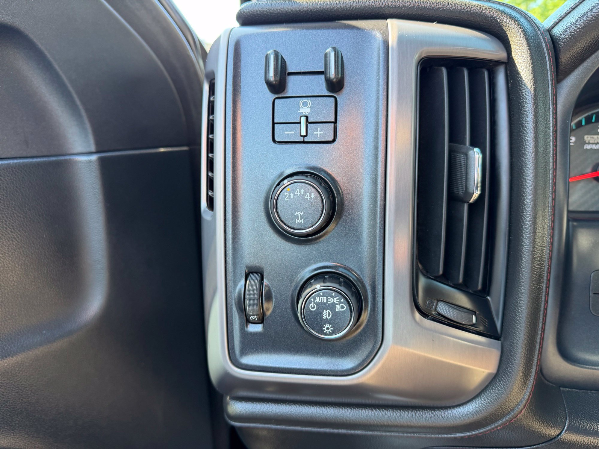Used 2018 GMC Sierra 2500 SLT w/ All Terrain HD Package AWD/4WD image 21