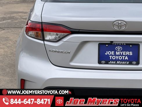 Used 2025 Toyota Corolla LE image 10