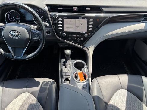 Used 2020 Toyota Camry XLE FWD image 17