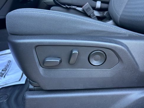 Used 2023 Chevrolet Silverado 1500 Custom image 15