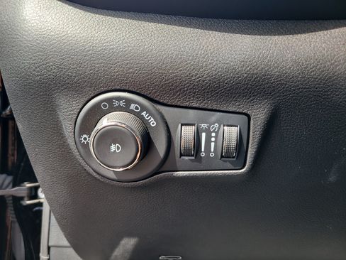 Used 2023 Jeep Compass Latitude AWD/4WD image 31
