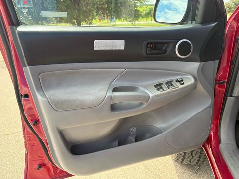 Used 2005 Toyota Tacoma PreRunner RWD image 18
