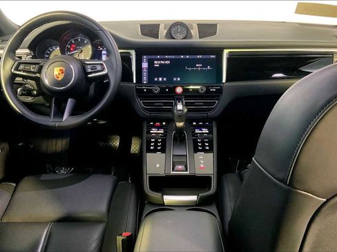 Certified 2024 Porsche Macan image 14