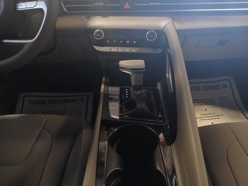 Used 2025 Hyundai Elantra Hybrid FWD image 14