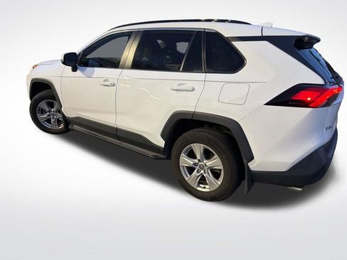 Used 2021 Toyota RAV4 XLE FWD image 2