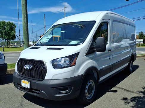 New 2026 Ford Transit 250 148 Medium Roof w/ Load Area Protection Package RWD image 3