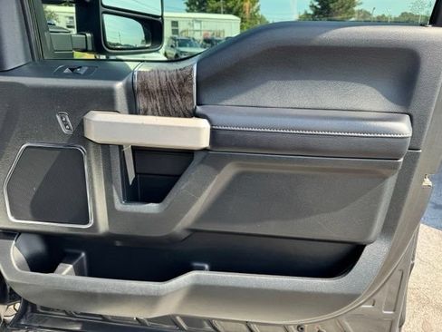 Used 2019 Ford F250 Lariat w/ Lariat Ultimate Package AWD/4WD image 16
