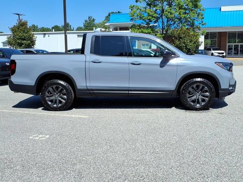 Used 2023 Honda Ridgeline Sport image 3
