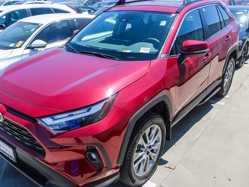 Used 2025 Toyota RAV4 XLE Premium FWD image 6