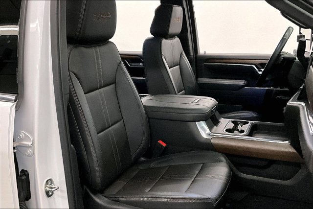 Used 2024 Chevrolet Silverado 2500 High Country w/ Technology Package AWD/4WD image 8
