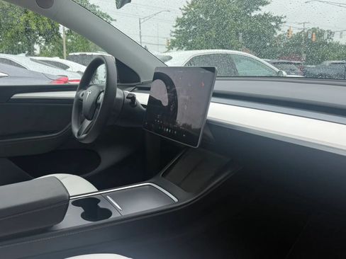 Used 2024 Tesla Model Y Long Range AWD/4WD image 12