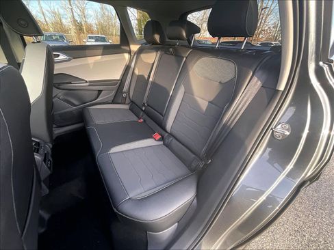 New 2026 Volkswagen Taos SE image 15