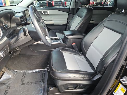 Used 2022 Ford Explorer XLT w/ Equipment Group 202A image 22