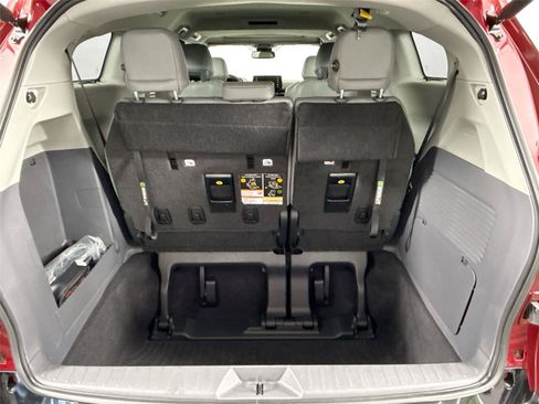 Used 2023 Toyota Sienna Limited FWD image 42