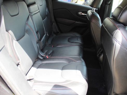 Used 2014 Jeep Cherokee Trailhawk w/ Technology Group AWD/4WD image 19