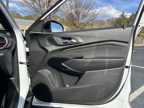 Certified 2026 Chevrolet Trax RS w/ Sunroof Package image 49