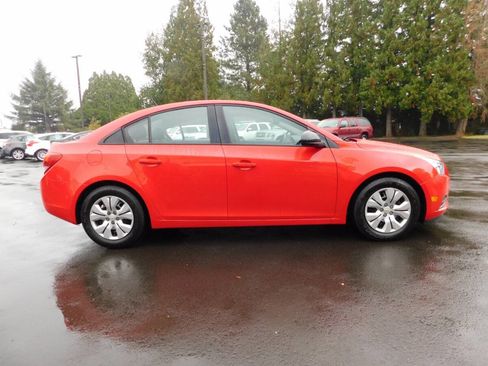 Used 2014 Chevrolet Cruze LS image 18