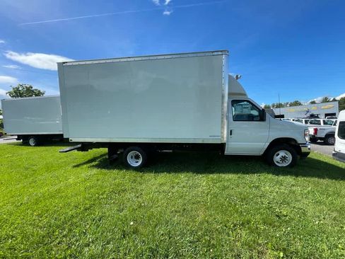 New 2024 Ford E-450 and Econoline 450 Super Duty w/ Power Windows & Locks Group RWD image 8