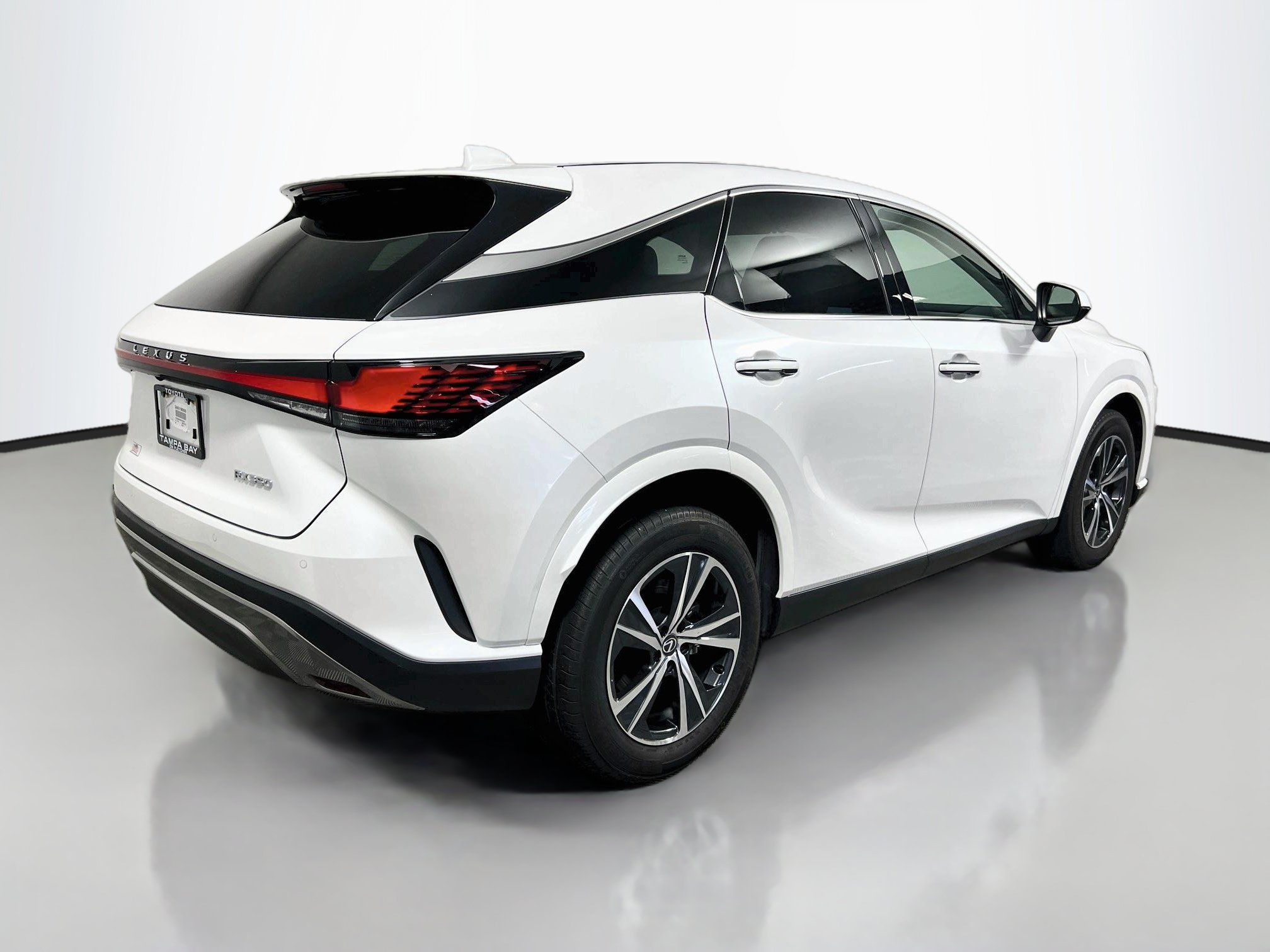 Used 2024 Lexus RX 350 FWD w/ Technology Package image 4
