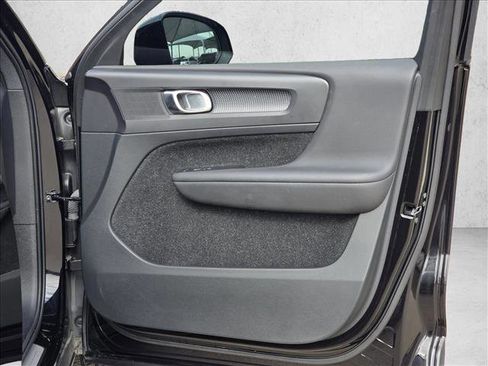 Used 2020 Volvo XC40 T5 R-Design w/ Protection Package Premier image 11