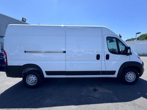 Used 2025 RAM ProMaster 2500 w/ Storage Group image 9