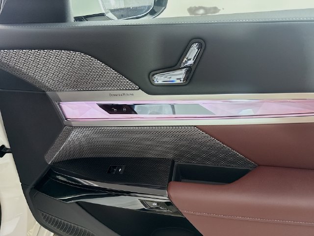 Used 2025 BMW i7 eDrive50 w/ M Sport Package RWD image 30