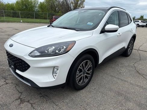 Used 2022 Ford Escape SEL w/ Technology Package AWD/4WD image 2