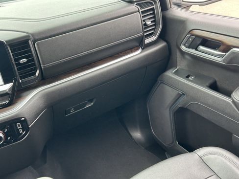 Certified 2025 GMC Sierra 1500 SLT RWD image 18