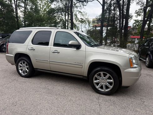 Used 2013 GMC Yukon Denali RWD image 4