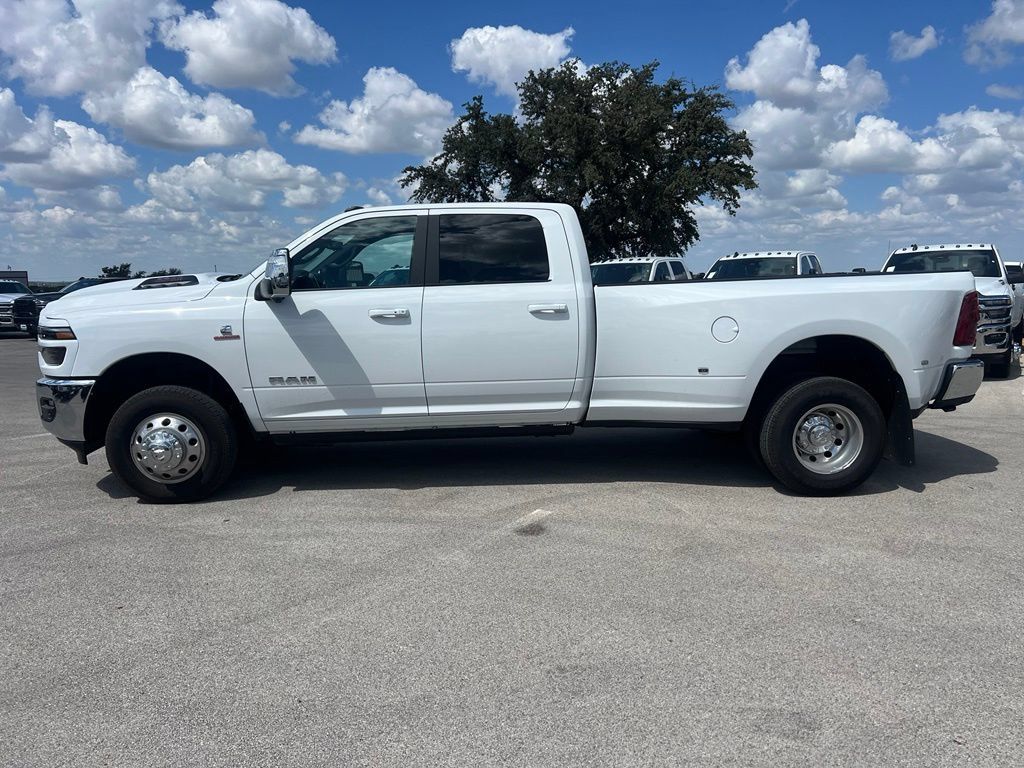 Used 2026 RAM 3500 Laramie AWD/4WD image 3