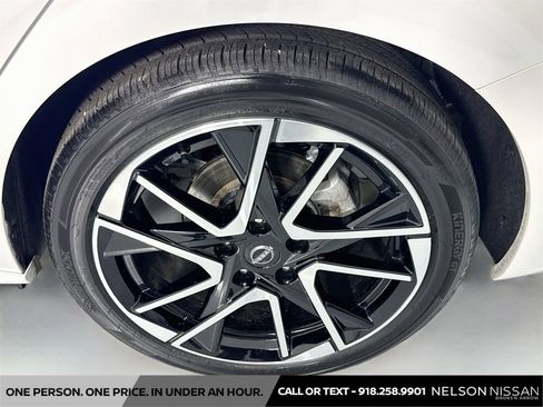 Certified 2025 Nissan Sentra SR FWD image 29