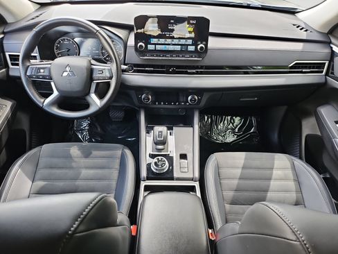 Used 2023 Mitsubishi Outlander SE AWD/4WD image 10