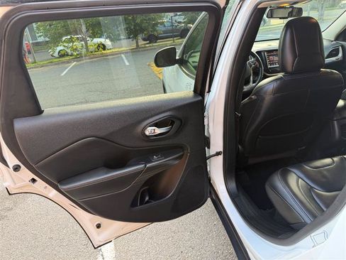 Used 2016 Jeep Cherokee Limited FWD image 38