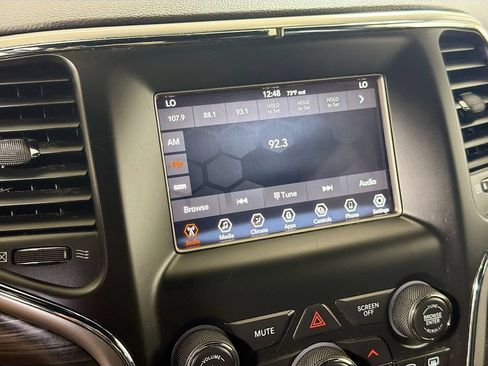 Used 2021 Jeep Grand Cherokee Laredo AWD/4WD image 15