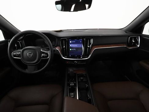 Used 2023 Volvo V60 B5 Cross Country Plus image 5