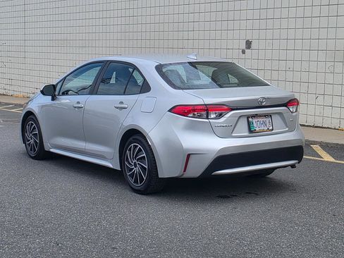 Used 2020 Toyota Corolla LE FWD image 5