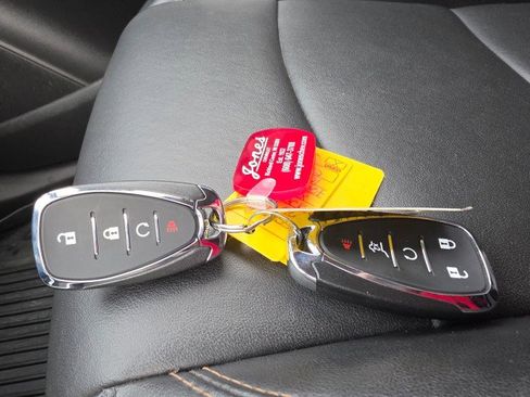 Used 2021 Chevrolet Trax LT w/ Premium Seat Package image 44