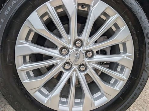 Used 2024 Cadillac XT4 Luxury w/ Cold Weather Package FWD image 7