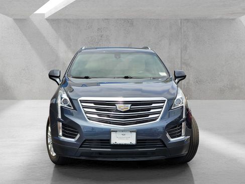Used 2019 Cadillac XT5 FWD image 2