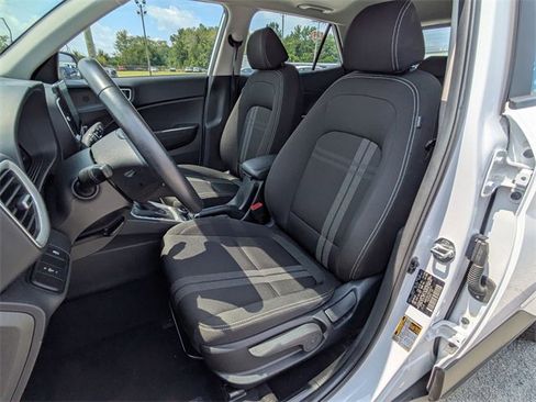 Used 2024 Hyundai Venue SEL image 11