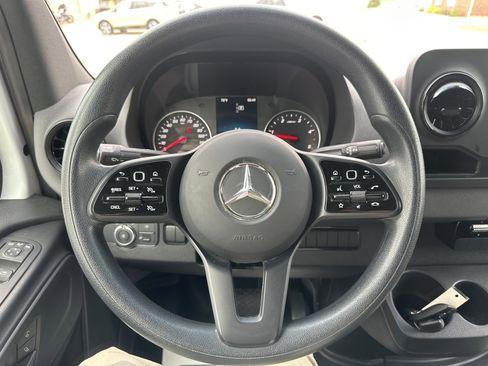 Used 2023 Mercedes-Benz Sprinter 2500 image 12